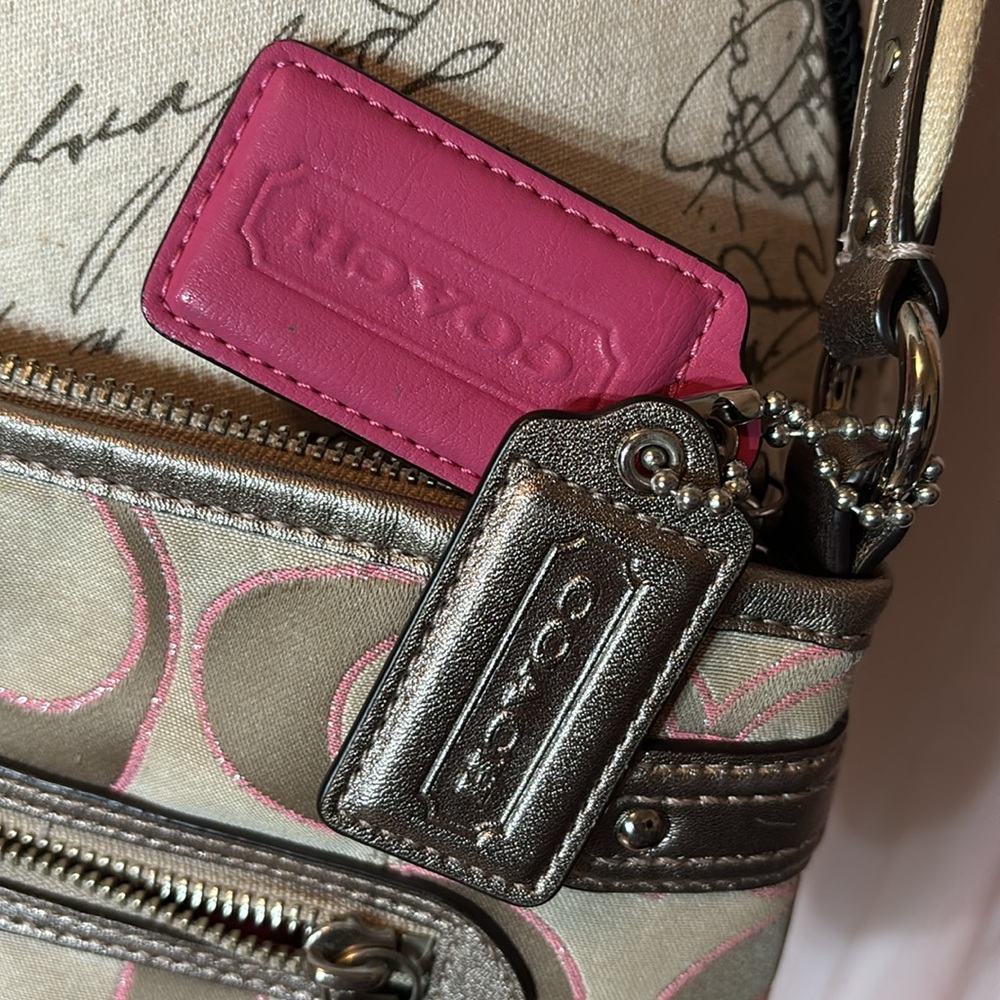 Coach Poppy Cream and pink crossbody bag 💕 - Picture 2 of 16